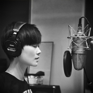 国产美女裸露视频
