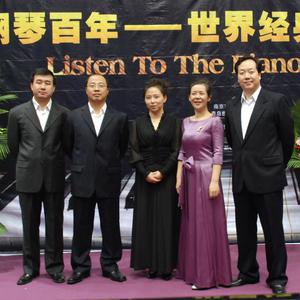 国产美女裸露视频
